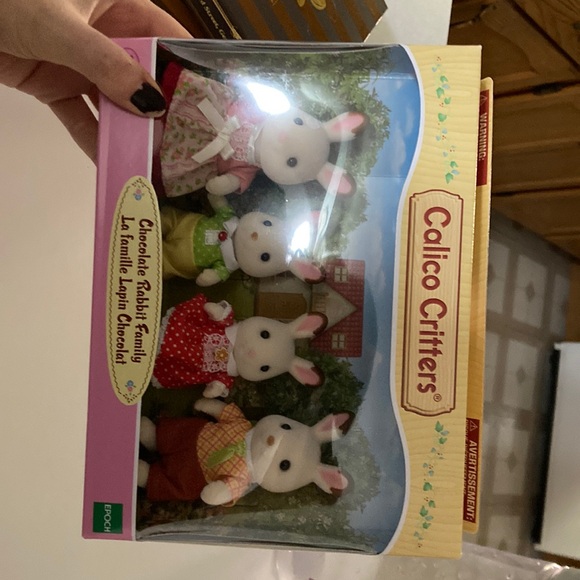 NIB! Calico Critters Chocolate Rabbit Family - Picture 1 of 6